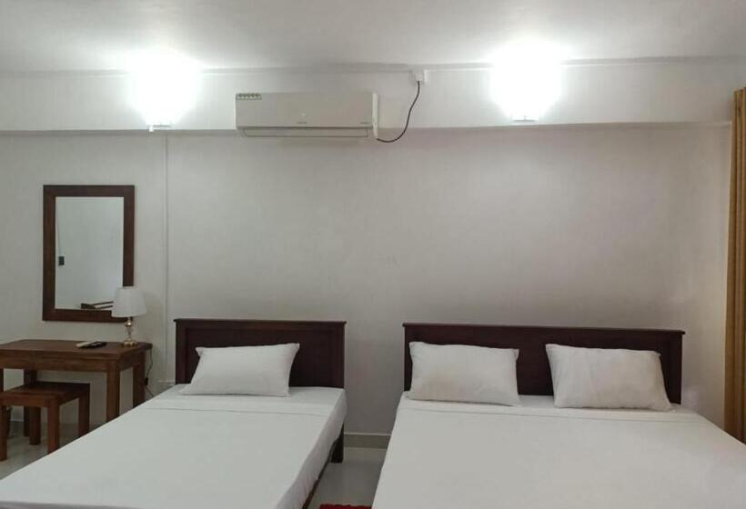 带阳台的三人标准间, Spice Village Hotel & Restaurant