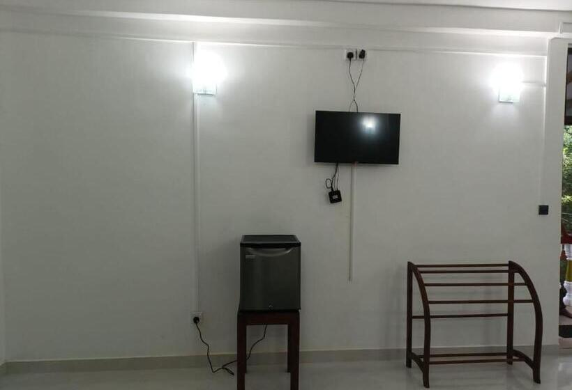 带阳台的三人标准间, Spice Village Hotel & Restaurant