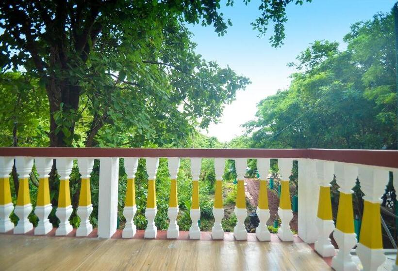 اتاق استاندارد سه تخته با بالکن, Spice Village Hotel & Restaurant