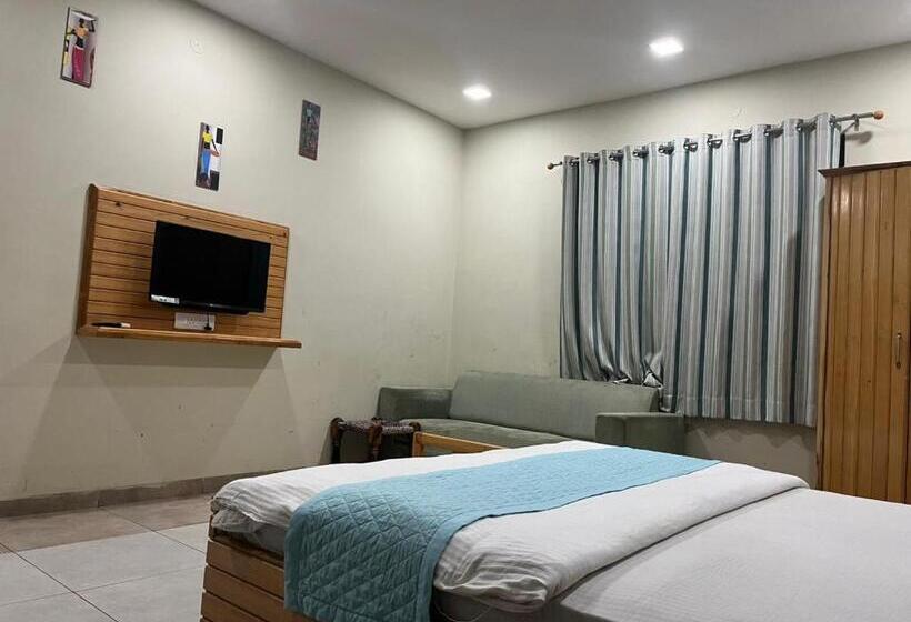 Номер Стандарт, The Circle Era   An Aesthetic Hostel By Shivaneel Hospitality