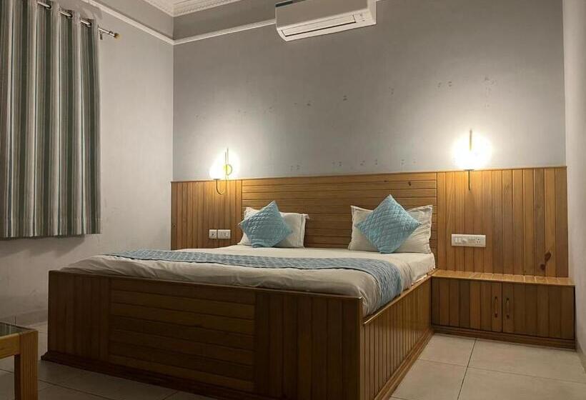 Номер Стандарт, The Circle Era   An Aesthetic Hostel By Shivaneel Hospitality