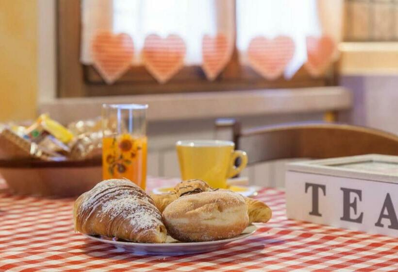 スタンダードルーム, La Casa Delle Rondini