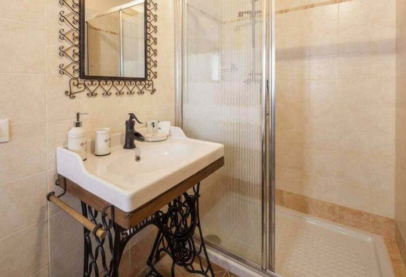 スタンダードルーム, La Casa Delle Rondini