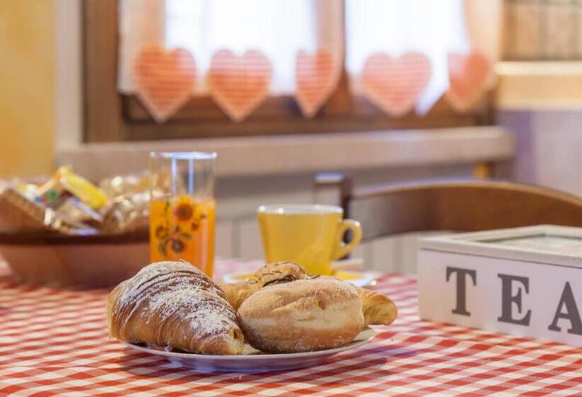 スタンダードトリプルルーム, La Casa Delle Rondini