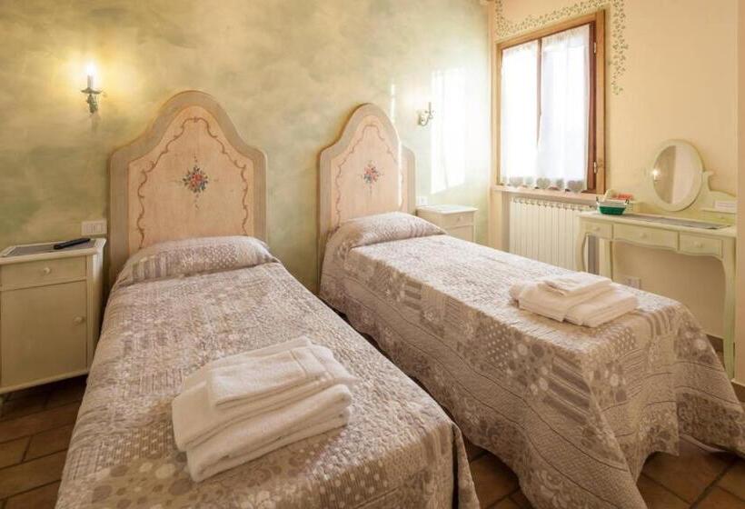 バス共有のスタンダードルーム, La Casa Delle Rondini