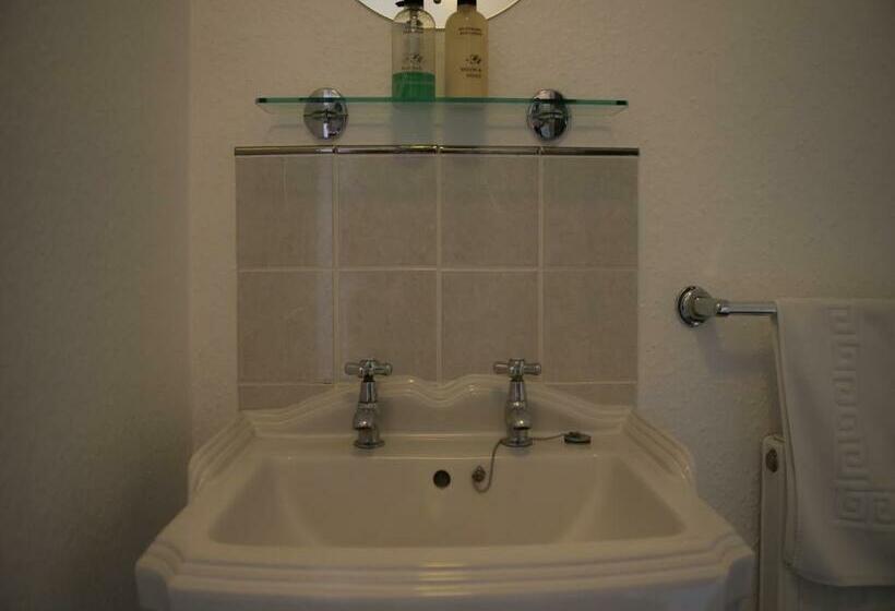 标准单人间, Phelips Arms