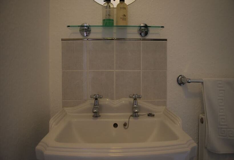 标准单人间, Phelips Arms