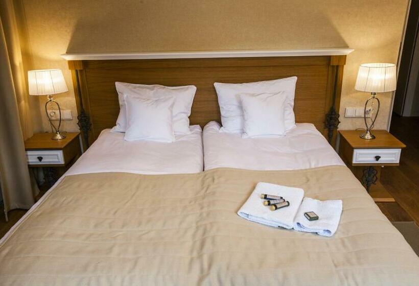 デラックスルーム, Alhambra