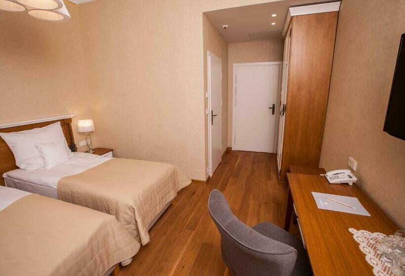 コンフォートルーム, Alhambra