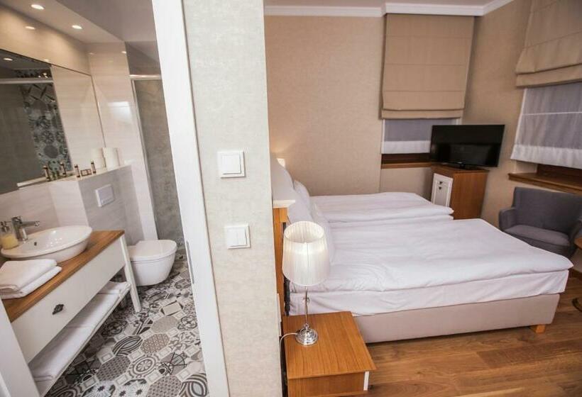 コンフォートルーム, Alhambra