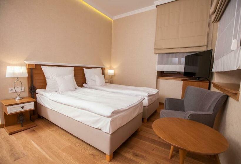 コンフォートルーム, Alhambra