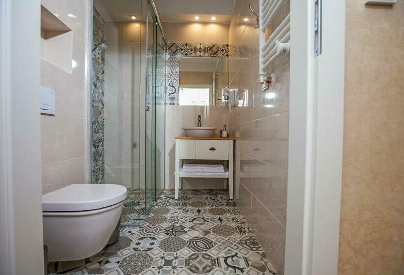 デラックスルーム, Alhambra