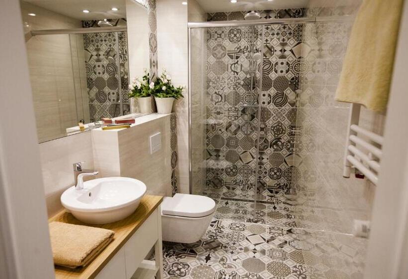 デラックスルーム, Alhambra