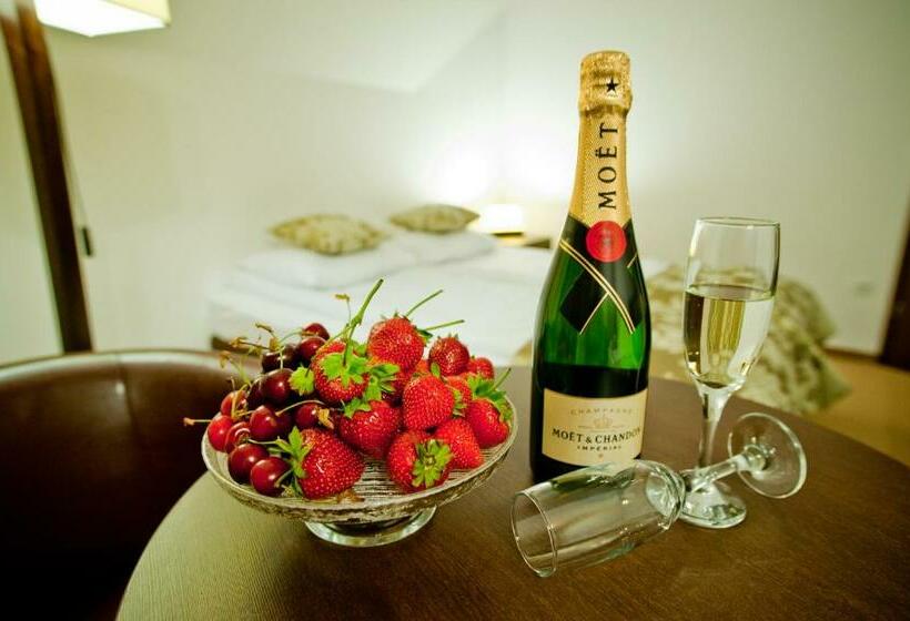 اتاق پنجتخته استاندارد, Apartamenty Rubin