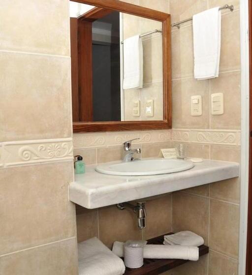 اتاق استاندارد سه نفره, Ayres Colonia