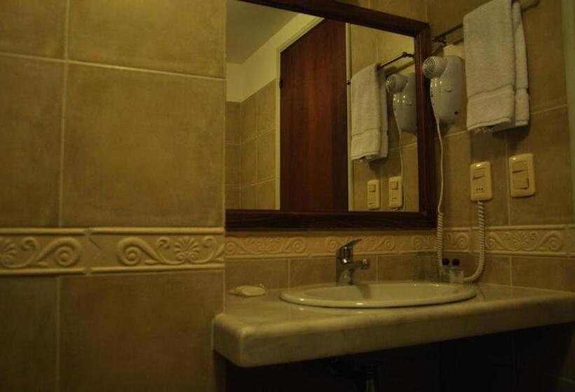 اتاق استاندارد سه نفره, Ayres Colonia