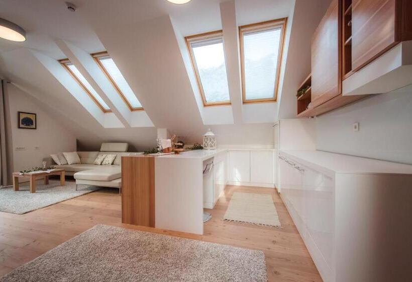 سوییت جونیور با بالکن, Boutique Skipass Superior