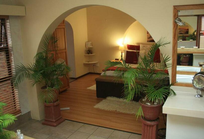 Люкс Повышенной Комфортности, Dolphin View Guesthouse