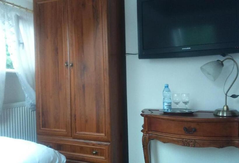 חדר אקונומי, Dworek Genny