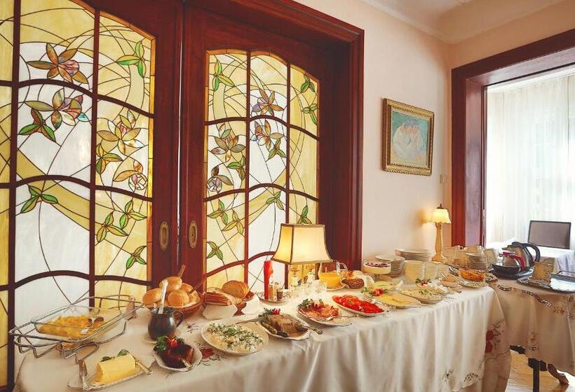 חדר אקונומי, Dworek Genny