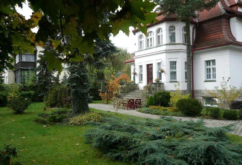 חדר אקונומי, Dworek Genny