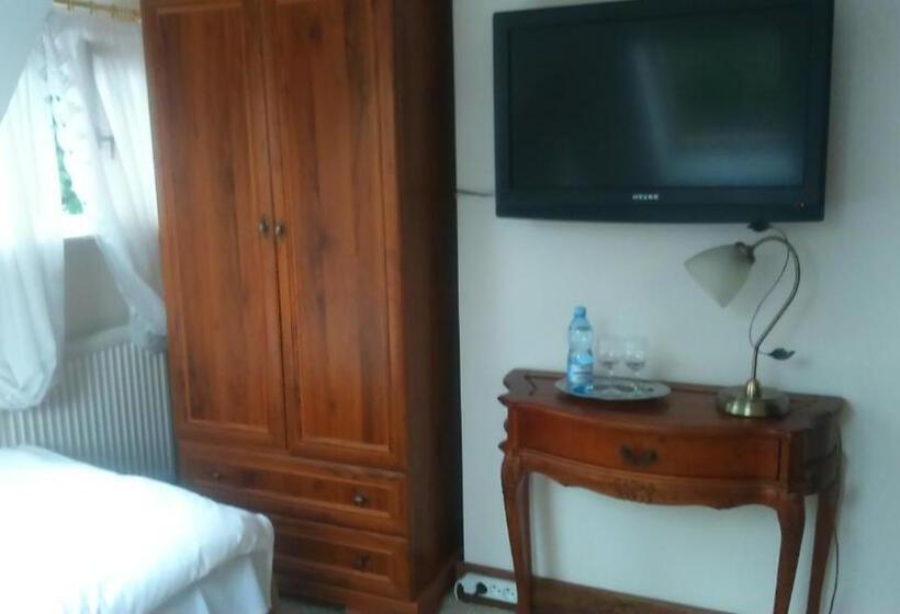 חדר אקונומי, Dworek Genny