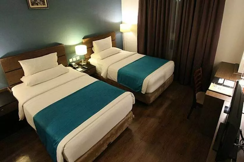 Deluxe Zimmer, Forbis