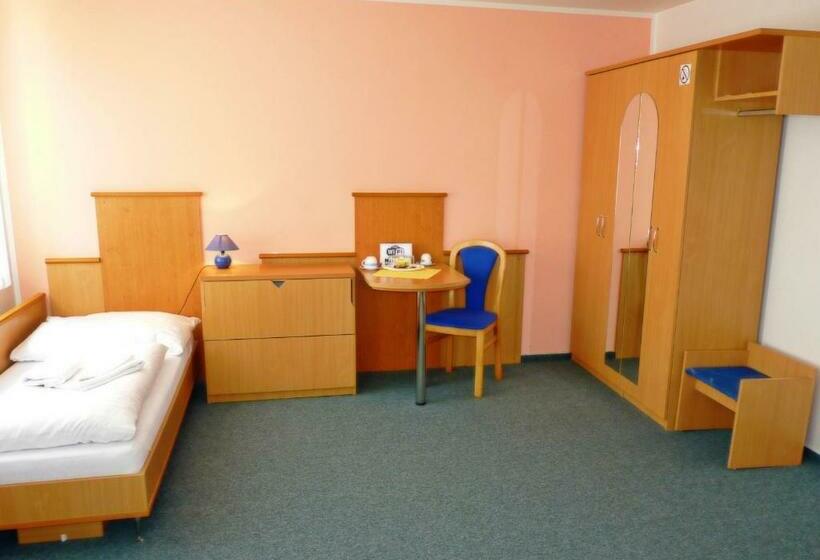 اتاق استاندارد سه نفره, Garni G Hotel žilina