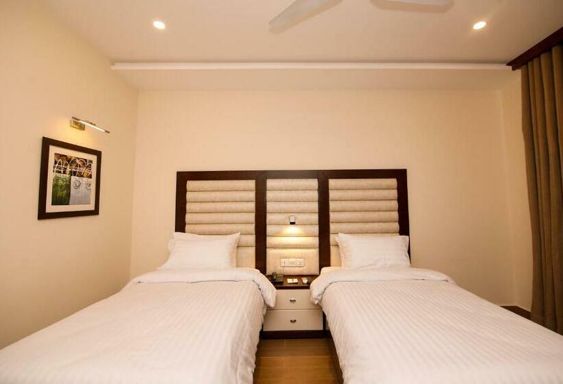 اتاق لوکس, One Rahim Yar Khan Club Road