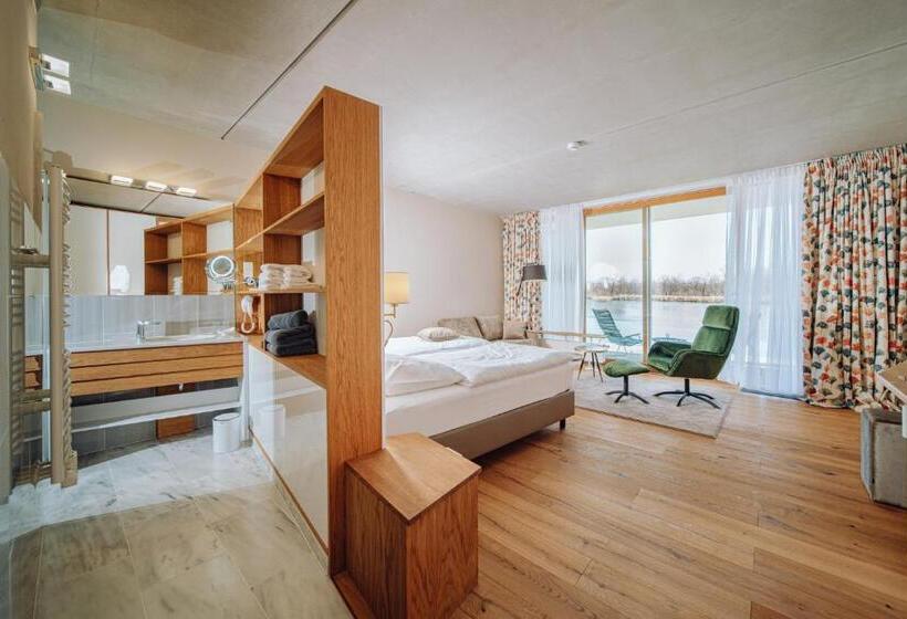 חדר דלוקס עם מרפסת, Pałac Pakoszów Schlosshotel Wernersdorf