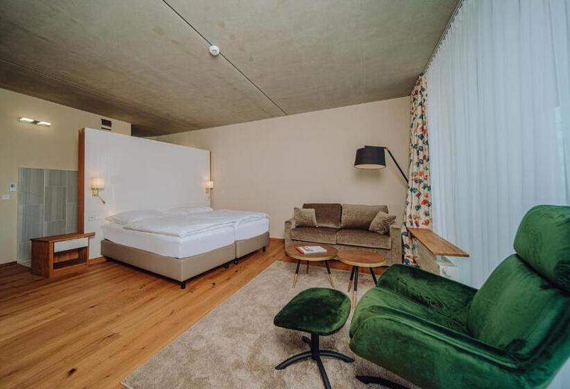 חדר דלוקס עם מרפסת, Pałac Pakoszów Schlosshotel Wernersdorf