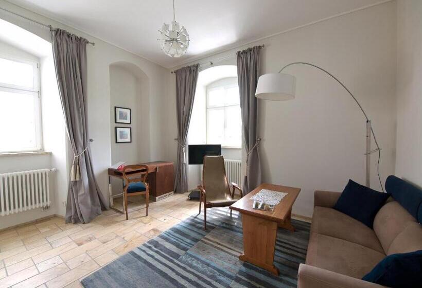 Полулюкс, Pałac Pakoszów Schlosshotel Wernersdorf
