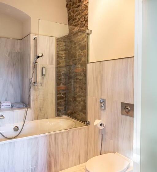 جناح جونيور, Pałac Pakoszów Schlosshotel Wernersdorf