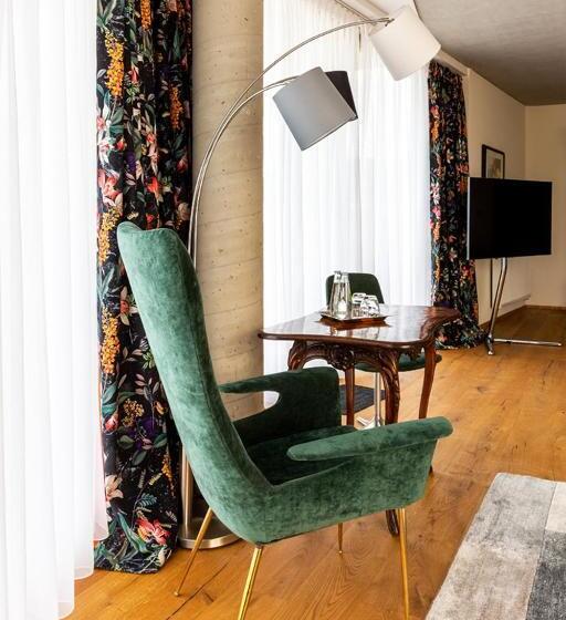 דירת פנטהאוז 1 חדרי שינה, Pałac Pakoszów Schlosshotel Wernersdorf