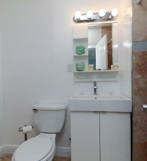 Студия Стандарт, The Dolphin Hollywood