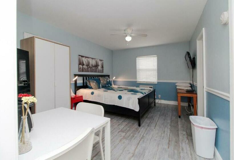 Студия Стандарт, The Dolphin Hollywood