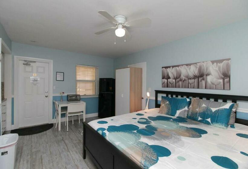 Студия Стандарт, The Dolphin Hollywood