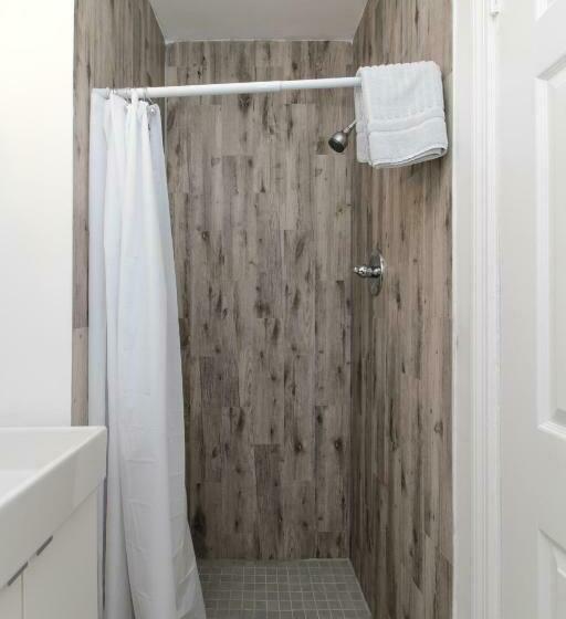 Студия Стандарт, The Dolphin Hollywood