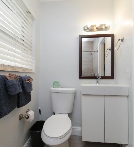 Студия Стандарт, The Dolphin Hollywood