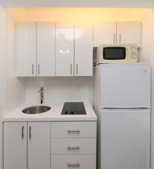 Студия Стандарт, The Dolphin Hollywood