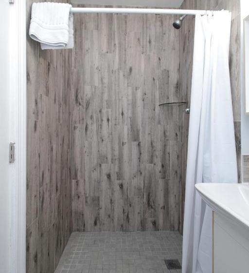 Студия Стандарт, The Dolphin Hollywood