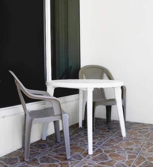 Апартаменты 1 Спальня, The Dolphin Hollywood