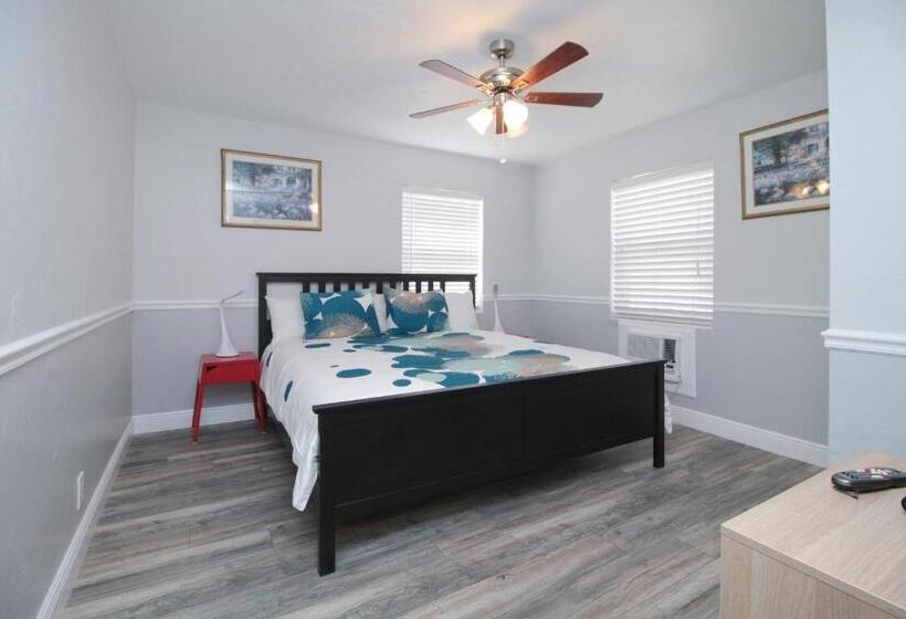 Апартаменты 1 Спальня, The Dolphin Hollywood