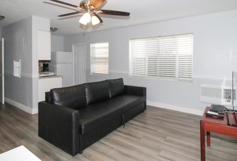 Апартаменты 1 Спальня, The Dolphin Hollywood