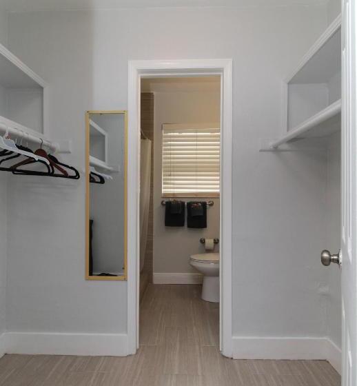 Студия Стандарт Двуспальная Кровать, The Dolphin Hollywood