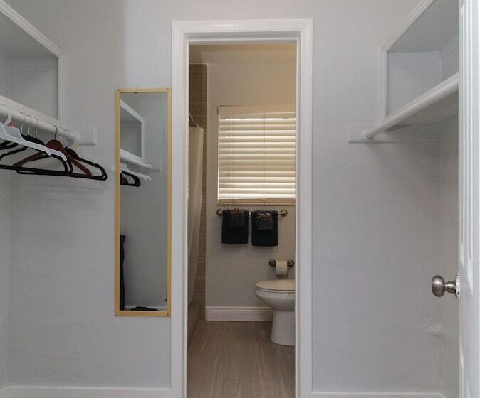 Студия Стандарт, The Dolphin Hollywood