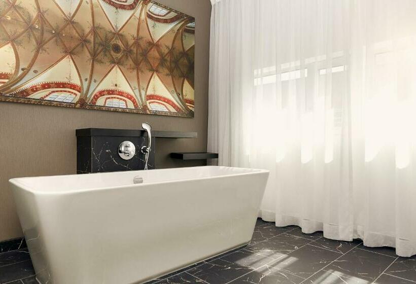 סוויטה נשיאותית, Van Der Valk Zaltbommela2