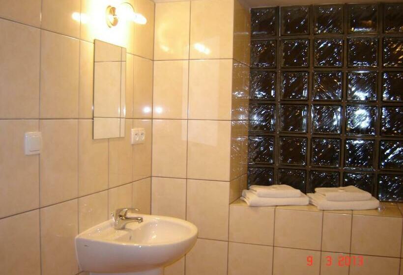 غرفة قياسية ثلاثية, Zajazd Wrocławski