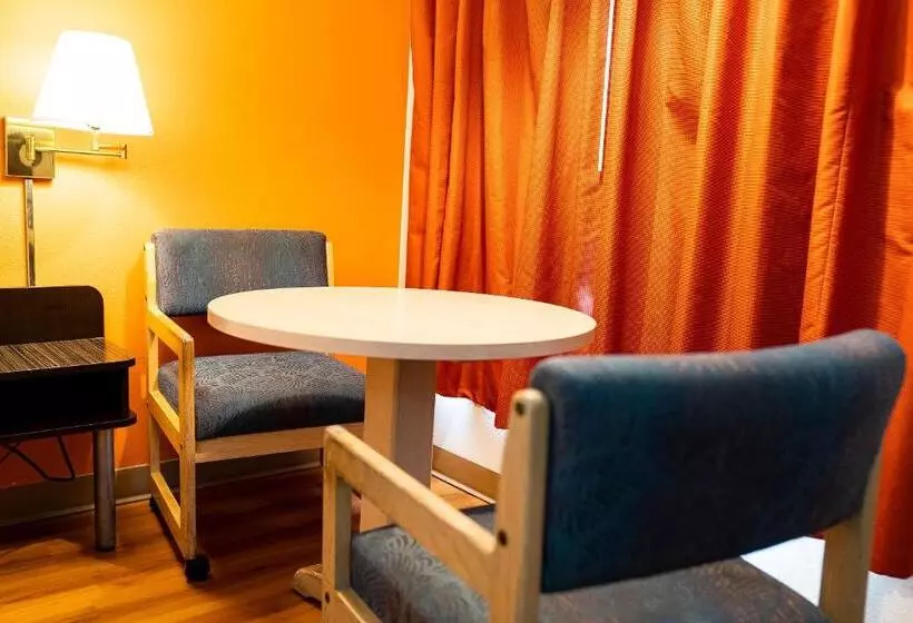 キングサイズベッドのスタンダードルーム, Oyo Hotel Hermiston Or, Downtown