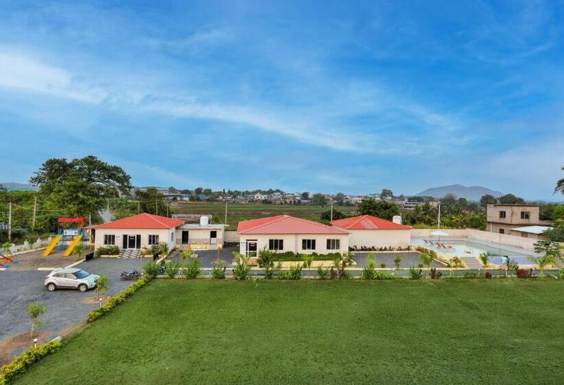 غرفة قياسية مزوَّدة بشُرفة, Aaranya Gir Resort